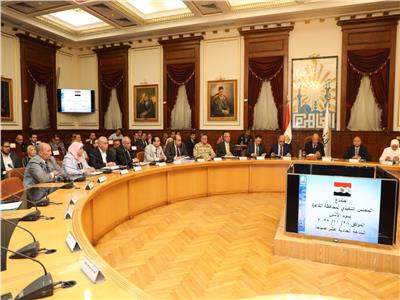 محافظ القاهرة يشدد على تيسير الإجراءات المقدمة للمستثمرين