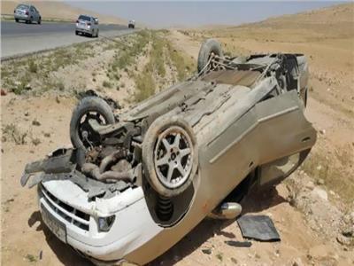إصابة 5 أشخاص في حادث انقلاب سيارة ملاكي بطريق الصعيد الصحراوي بالمنيا