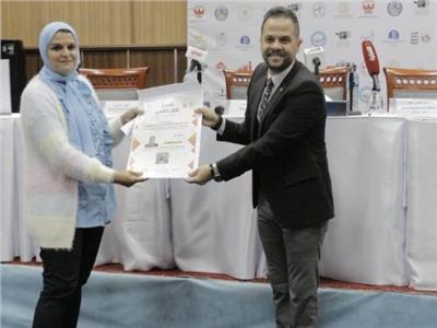 مهرجان شرم الشيخ الدولي للمسرح يحتفي بالحاصلة على جائزة مسابقة البحث العلمي 