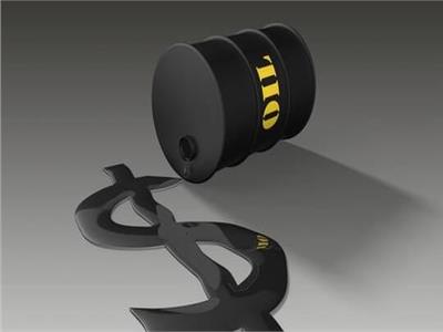 تذبذب أسعار النفط مع توقع تخفيف قيود كورونا في الصين وصعود الدولار