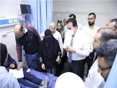 وزير الصحة لـ«تمريض مستشفى قويسنا»: الدولة لن تسمح بمساس كرامة الفرق الطبية