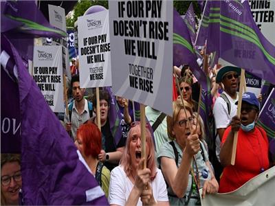 محلل سياسى يكشف سبب احتجاجات بريطانيا وتهديد الممرضات بالإضراب