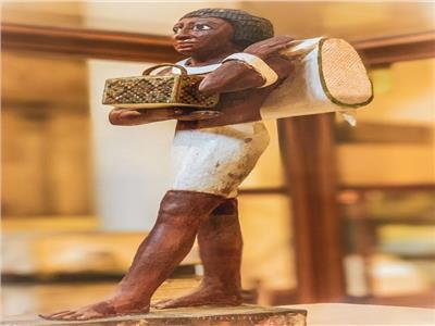 أول حقيبة ظهر في العالم داخل المتحف المصري بالتحرير