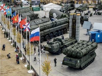 روسيا تكشف عن مجموعة من «الأسلحة والمعدات العسكرية» في فيتنام