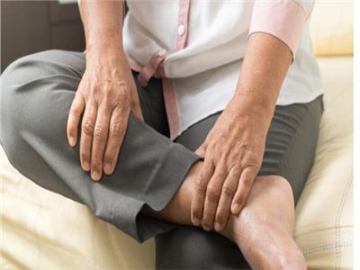 نوعان من الألم في الساق ينذران بحدوث جلطة دموية 