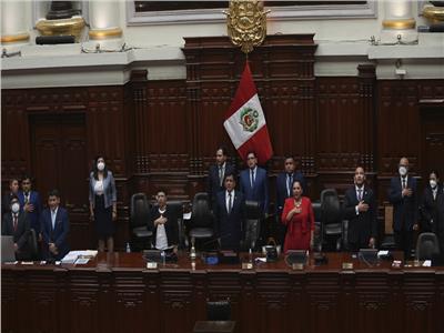 اشتباكات وكرّ وفرّ داخل مقر البرلمان البيروفي.. فيديو