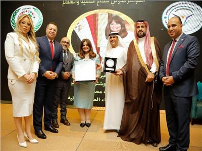 «الدولي لصناع التنمية والسلام» يمنح وزيرة الهجرة جائزة «العطاء المتميز» 