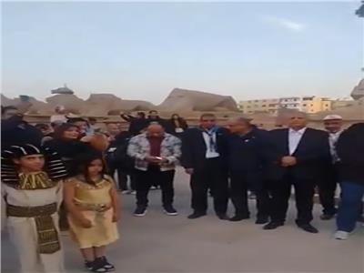 محافظ الاقصر يشهد مع مئات السياح والمصريين ظاهرة تعامد الشمس على معابد الكرنك‎‎