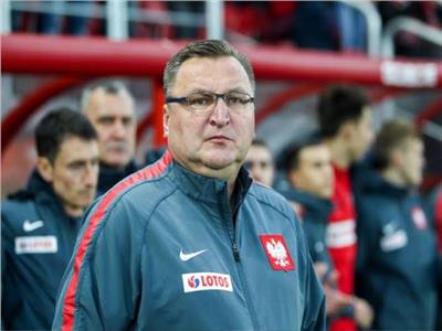 الاتحاد البولندي يعلن إقاله مدربه بعد خيبة مونديال قطر