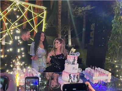 خاص بالصور .. رنا رئيس تحتفل بعيد ميلادها في حفل خطوبتها