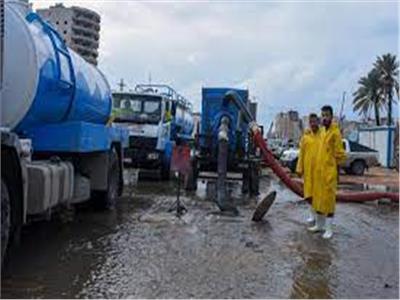 محافظ الإسكندرية: تكثيف التواجد الميداني لتصريف مياه الأمطار الغزيرة 