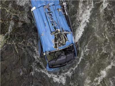 ارتفاع عدد ضحايا سقوط حافلة في نهر بإسبانيا إلى 7 قتلى