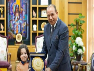 رئيس جامعة المنصورة يكشف تفاصيل تكريم الطفل المعجزة