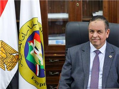 رئيس الجمارك: 3 آلاف جنيه خدمة التخليص الجمركي لسيارات المصريين بالخارج