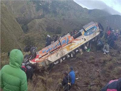 مصرع وإصابة 34 شخصًا في حادث سقوط حافلة من منحدر بالفلبين