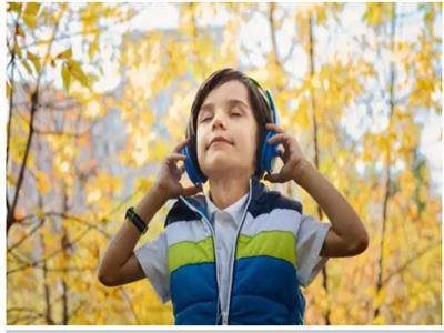 دراسة: استخدام سماعات الأذن لفترات طويلة يهدد بالصمم