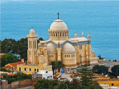 كنيسة «السيدة الإفريقية» بالجزائر.. تحفة معمارية على ساحل البحر المتوسط