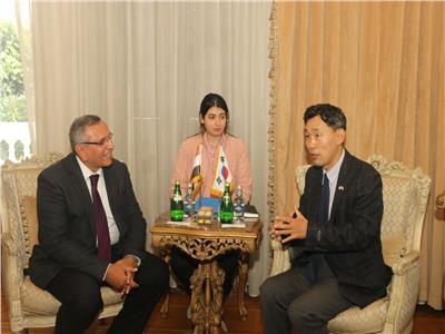 رئيس الوفد يلتقي القنصل العام لسفارة كوريا الجنوبية 