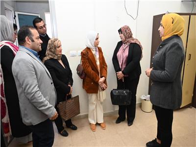 وزيرة الشئون الاجتماعية بالكويت تزور مجمع الخدمات المتكاملة بمنطقة الأسمرات