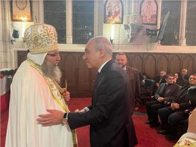 سفير مصر بفرنسا يشارك في احتفال الكنيسة القبطية بباريس بعيد الميلاد 