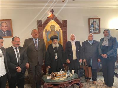 نائب محافظ القاهرة تقدم التهنئة لأسقف المعادي والبساتين ودار السلام