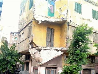 ترميم وإزالة على «الورق» | عقارات الإسكندرية تبدأ «موسم الانهيار»