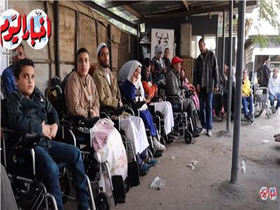مؤسسة مصطفى وعلي أمين توزع 40 كرسى كهربائي وموتوسيكلات لذوى الهمم| فيديو 