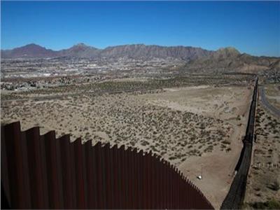 «القاهرة الإخبارية» تعرض تقريراً عن الأزمة الحدودية بين الولايات المتحدة والمكسيك