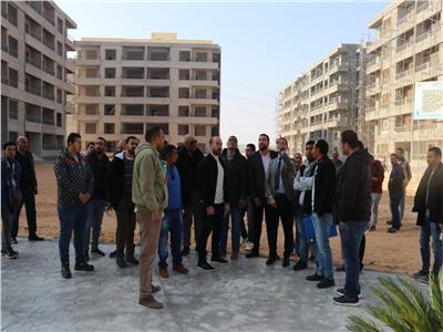 قيادات الإسكان يتفقدون تنفيذ 2040 شقة بـ 6 أكتوبر ضمن مشروع «سكن لكل المصريين»