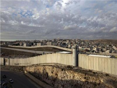 إسرائيل تبني جدارًا عازلًا جديدًا شمال الضفة الغربية