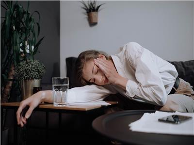 تصيبك بالأرق.. تجنب 5 عادات سيئة أثناء النوم