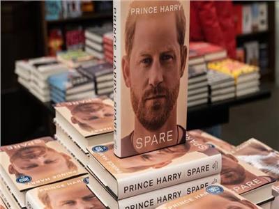 3 إدعاءات ذكرها الأمير هاري في مذكراته تكشف كواليس العائلة المالكة
