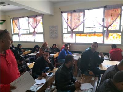 امتحان لمحو أمية 70 من المواطنين والعاملين بشرق الإسكندرية والعجمي
