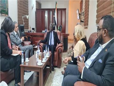 سفير مصر بالسودان يلتقي وزير الثقافة والإعلام والسياحة