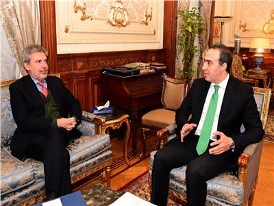 أمين عام مجلس النواب يلتقي سفير إيطاليا في مصر