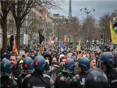 مليون فرنسي يتظاهرون ضد خطة ماكرون لرفع سن التقاعد