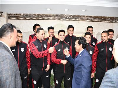 أشرف صبحي يستقبل منتخب وزارة الشباب والرياضة للصم قبل سفرهم للإمارات