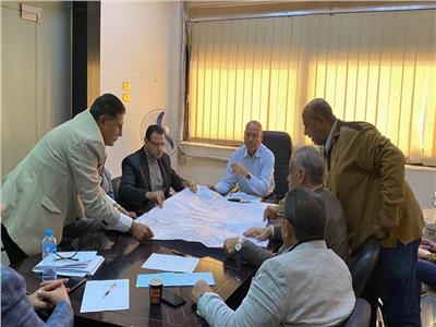 نائب محافظ القاهرة يبحث حل مشكلة الصرف الصحي بالمرج