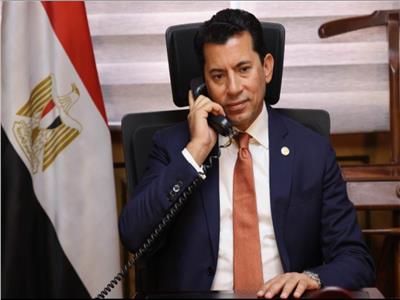 وزير الشباب يتواصل مع بطلة "قادرون باختلاف" ويكلف برعايتها رياضيًا ومعنويًا 