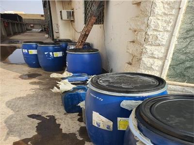 ضبط 450 كيلو مواد صباغة مجهولة بمصنع نسيج في العاشر من رمضان