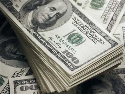 «الأخضر يترنح».. الدولار يقترب من أدنى مستوياته خلال 8 أشهر 