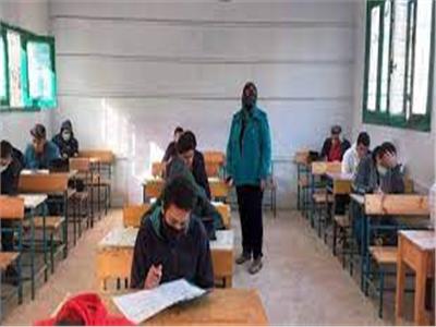 ضبط مدرس و7 طلاب سربوا امتحان الجبر والإحصاء للشهادة الإعدادية
