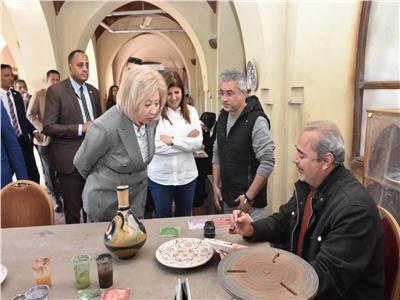 وزيرة الثقافة الأردنية تتفقد مركز الحرف بالفسطاط وتشيد بدوره في دعم الصناعات الإبداعية