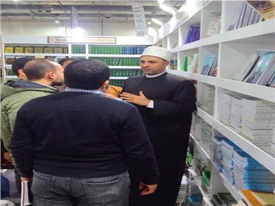 «رئيس القطاع الديني» يتفقد جناح المجلس الأعلى للشئون الإسلامية بمعرض الكتاب