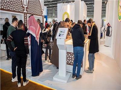 جناح "الشؤون الإسلامية" بمعرض القاهرة الدولي للكتاب يشهد إقبالًا كبيرا من الزوار