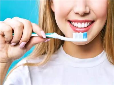 كيف تحمي أسنانك من التسوس والتصبغ؟ طبيبة تُجيب