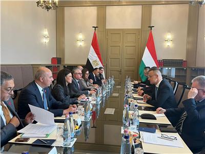 وزيرة التعاون الدولي تعقد جلسة مباحثات مع وزير الخارجية المجري