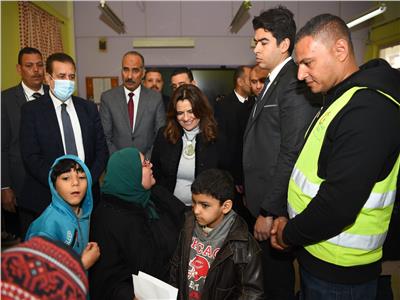 وزيرة الهجرة ومحافظ المنوفية يتفقدان قافلة صناع الخير الطبية لعلاج المواطنين بالمنوفية