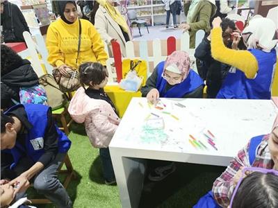 «القومي للطفولة والأمومة» ينفذ أنشطة تفاعلية للأطفال المترددين على المعرض