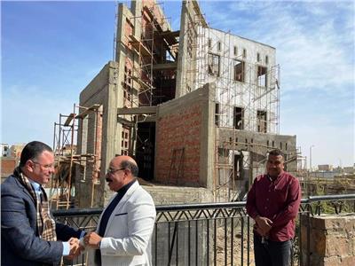 انتهت بنسبة 75%.. محافظ أسوان يتفقد مشروع إنشاء مكتبة مصر العامة